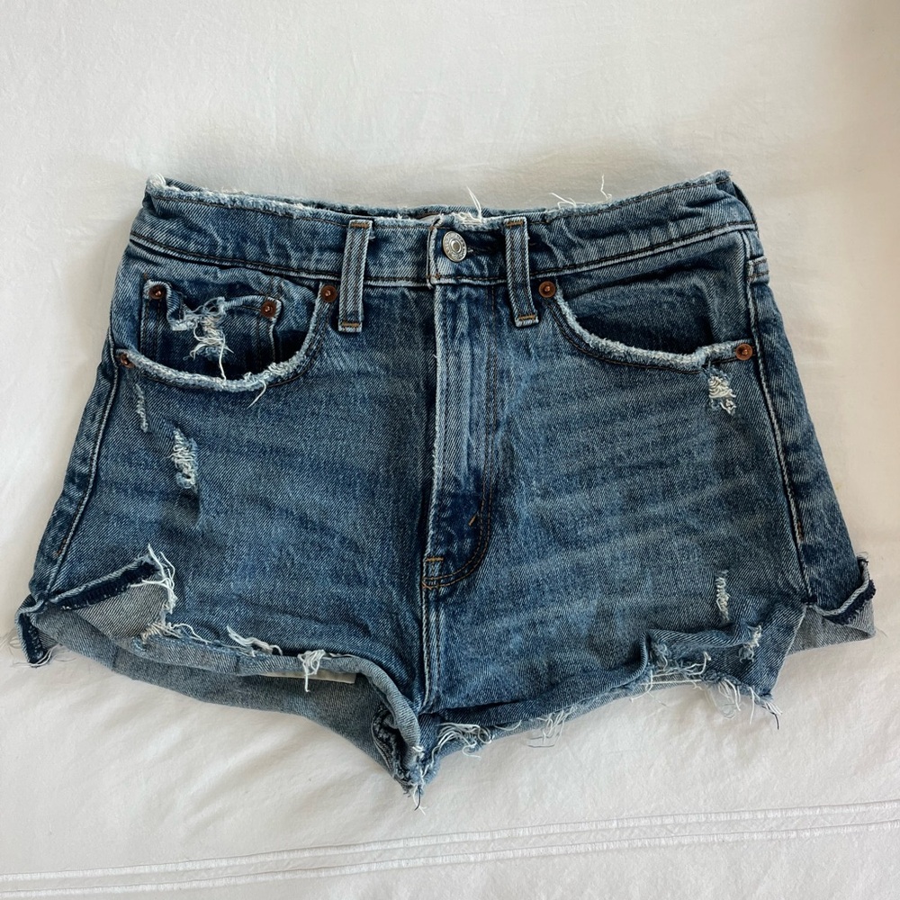 Abercrombie High Rise mom short